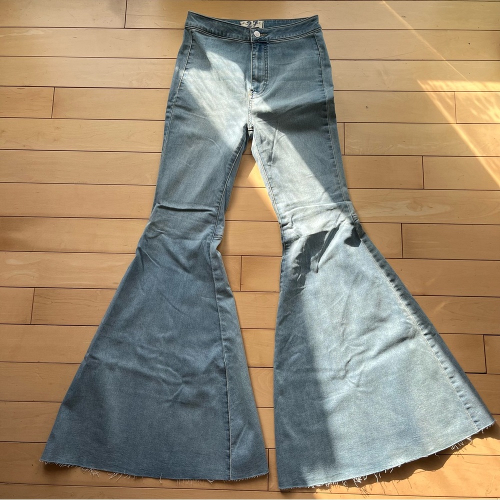 EUC Free People Bell Bottoms Size 27